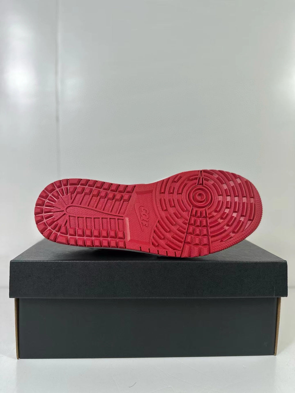 Air Jordan 1 Mule Bred Black Red FJ1214-001 - product image from the listing.