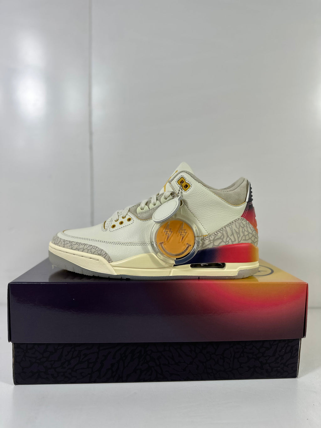 J Balvin x Jordan Air Jordan 3 Retro SP Trainers FN0344-901 - product image from the listing.