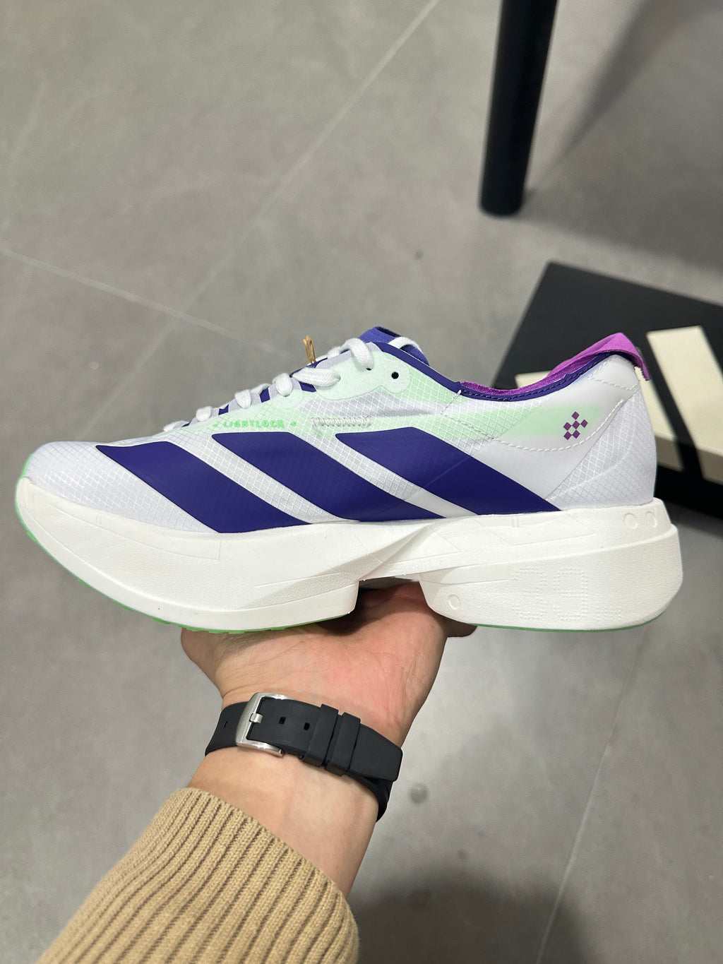 Nike ZoomX Invincible Run 3 in White Purple JR1656 - product image from the listing.