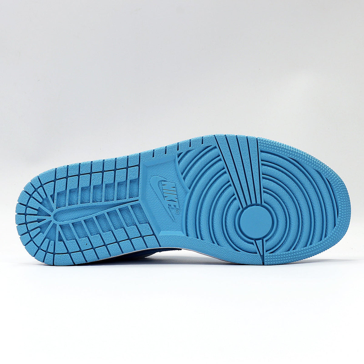 Nike Dunk Low North Carolina Sneakers in Blue AO9944-441 - product image from the listing.