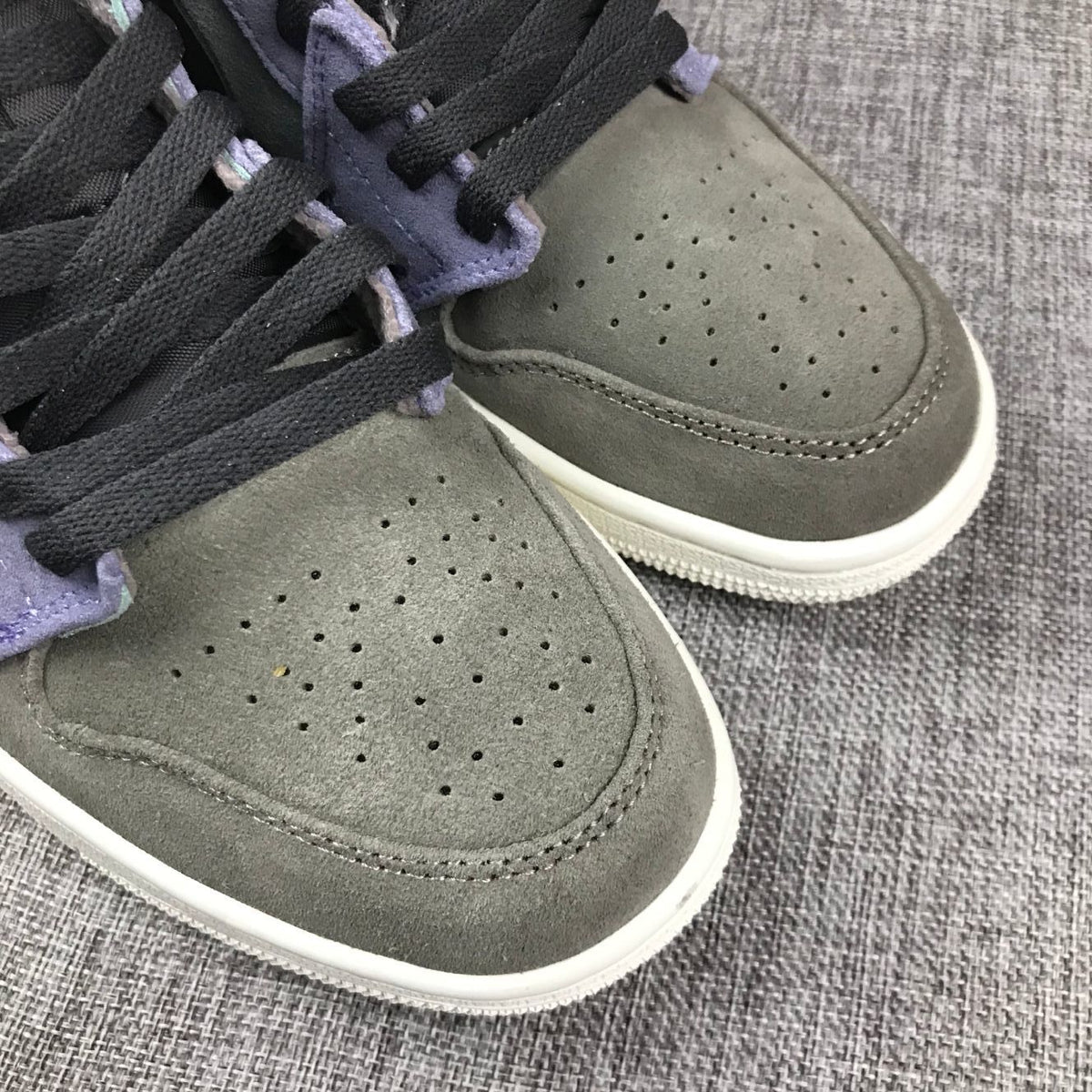 Jordan 1 Mid SE Sneakers in Grey Purple 852842-203 - product image from the listing.