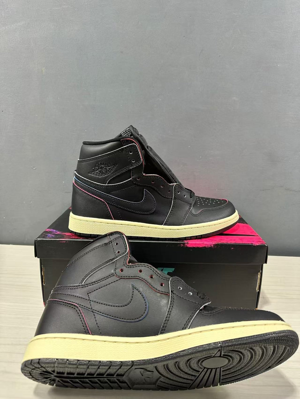 Air Jordan 1 High OG Black Muslin DZ5485-002 - product image from the listing.
