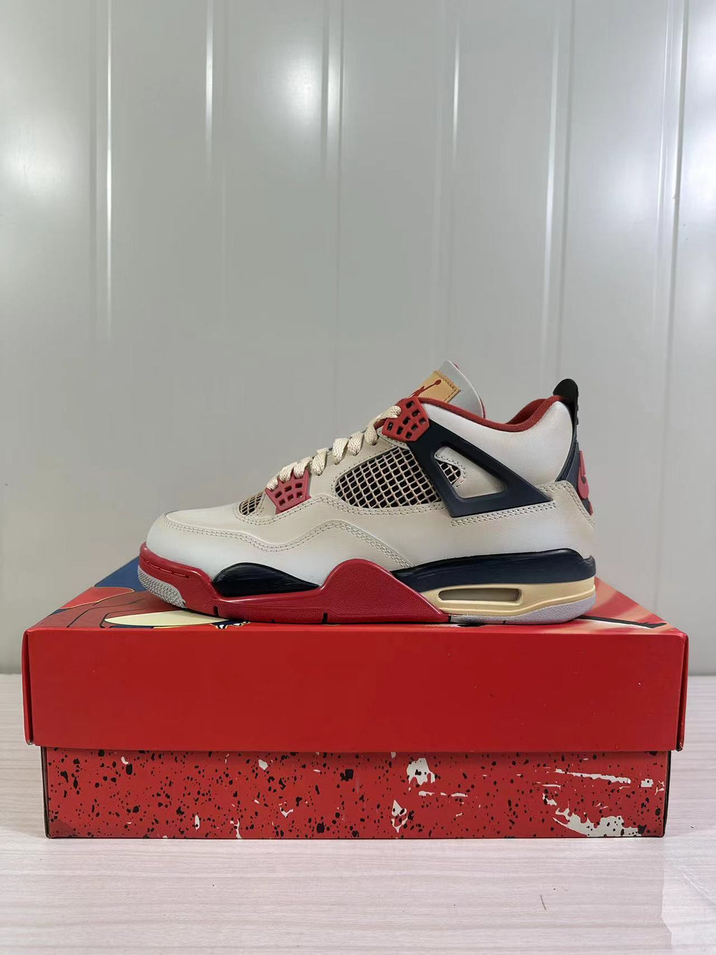 Air Jordan 4 Retro Off-White Red Black AQ9129-105 - product image from the listing.