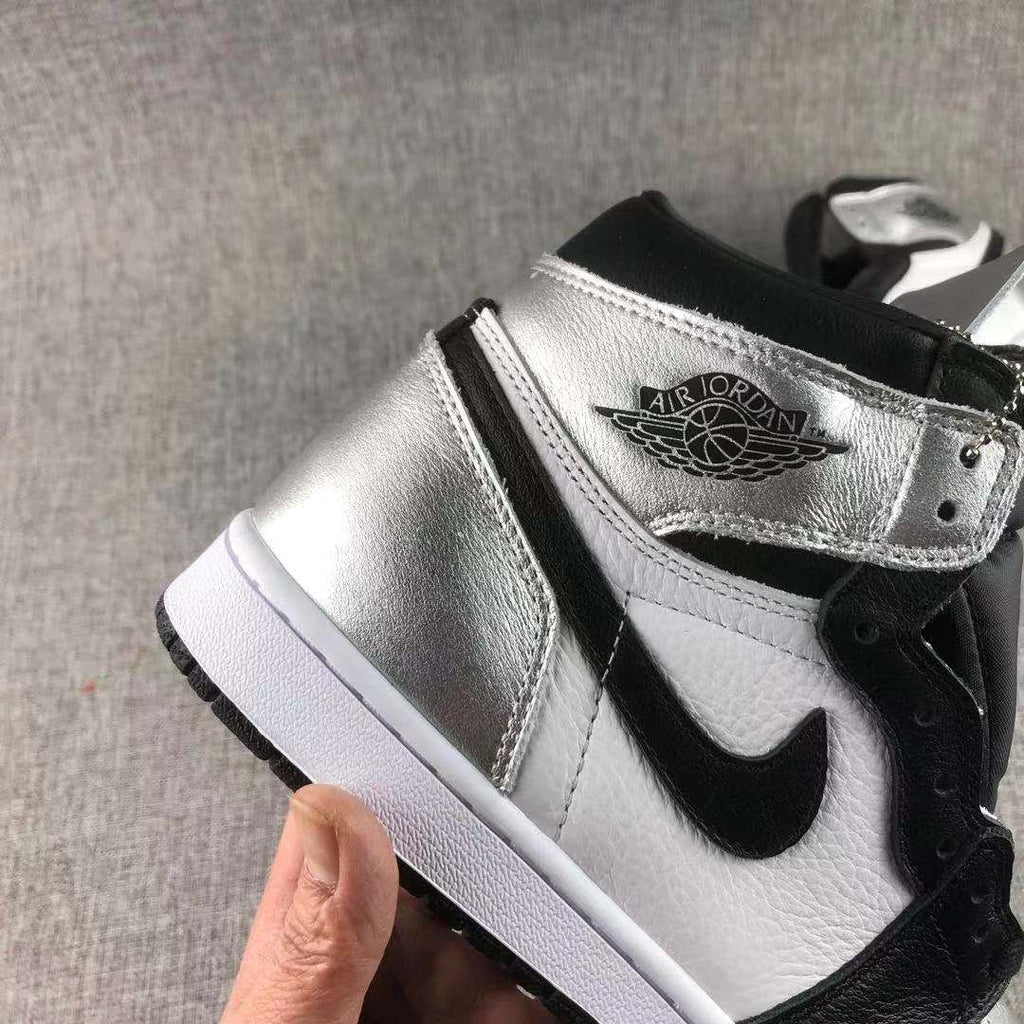 Air Jordan 1 Silver Toe High-Top Sneakers CD0461-001 - product image from the listing.