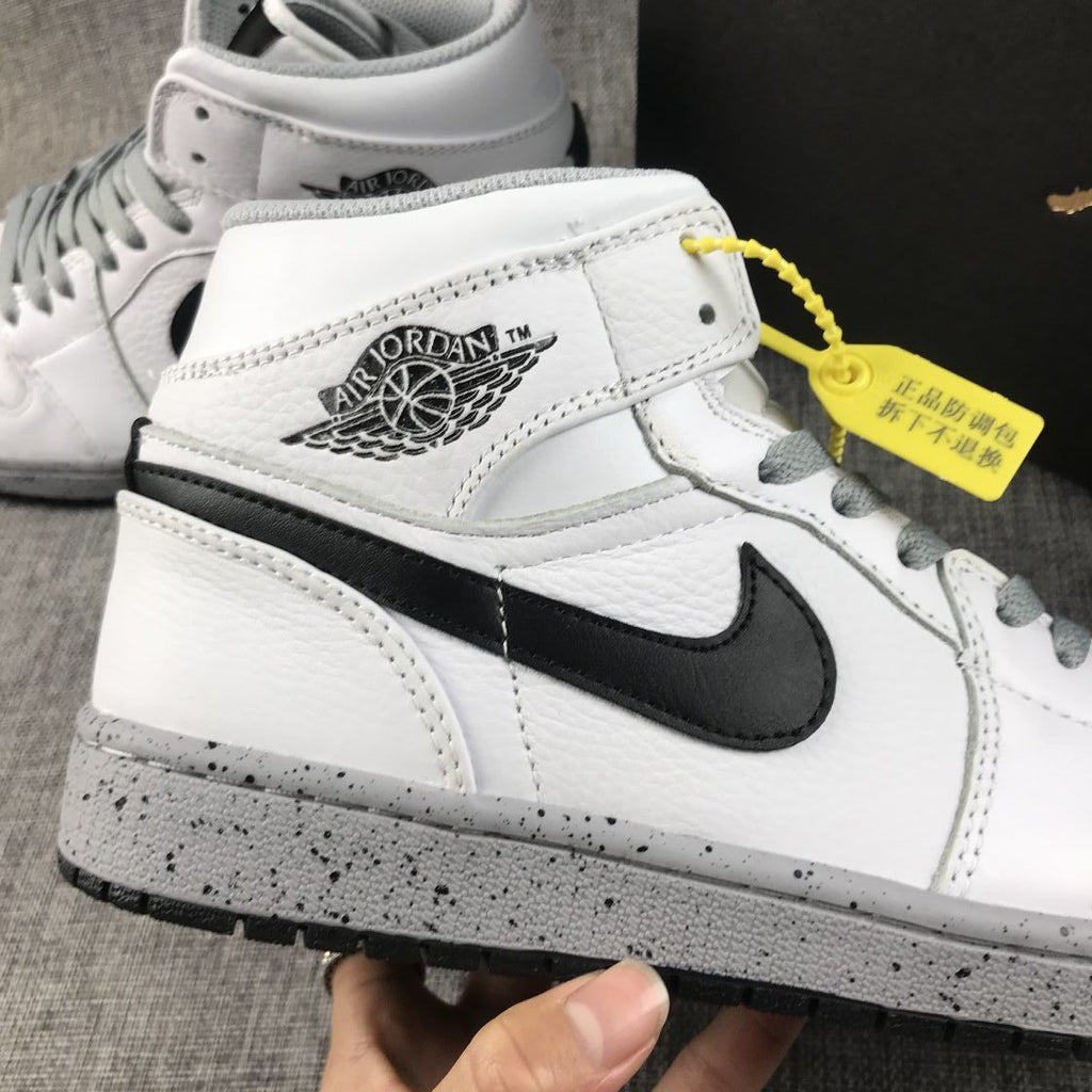White Grey Dot Sneakers - Air Jordan 1 Retro High OG - product image from the listing.