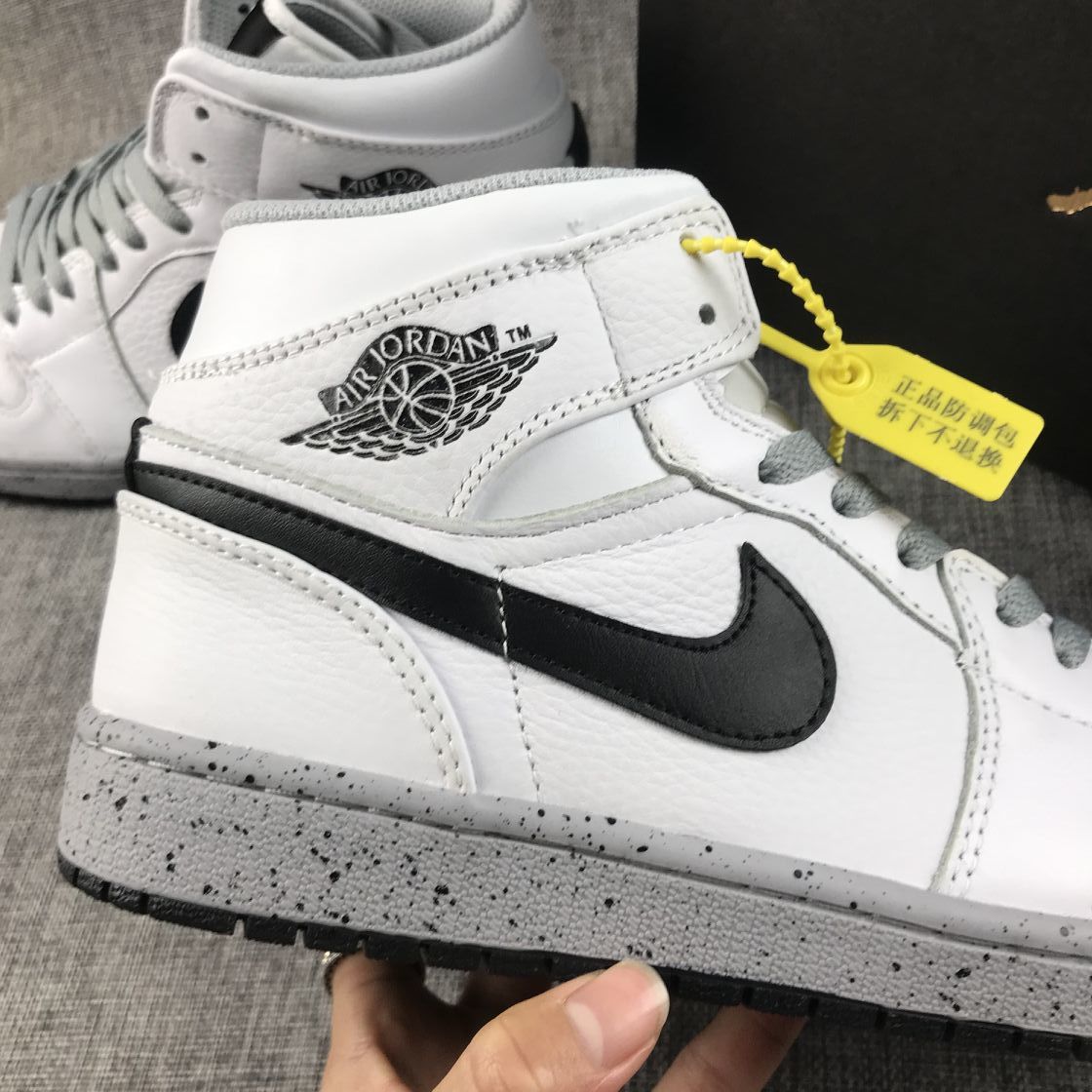 White Grey Dot Sneakers - Air Jordan 1 Retro High OG - product image from the listing.