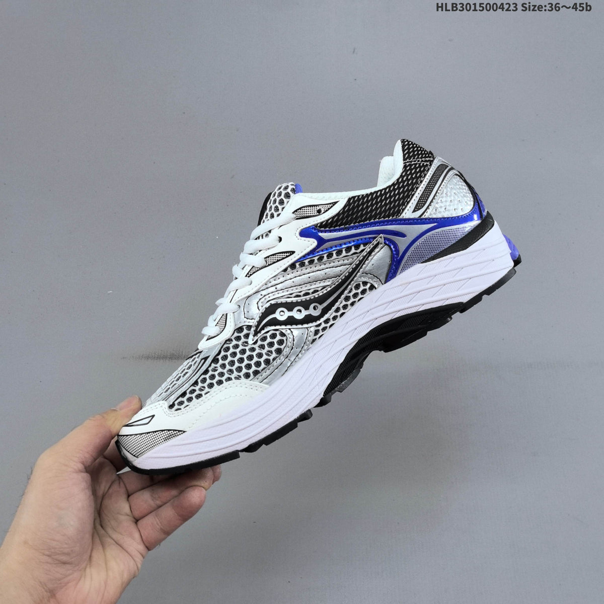 Saucony ProGrid Omni 9 Retro Sneakers for Running - product image from the listing.