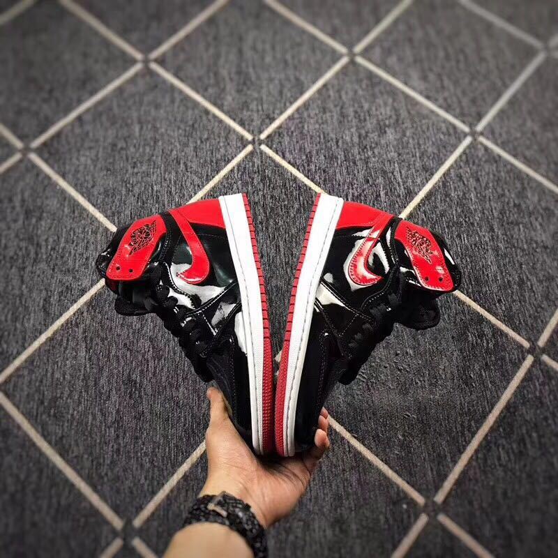Black Red Mirror-Effect Sneakers - Jordan 1 High - product image from the listing.