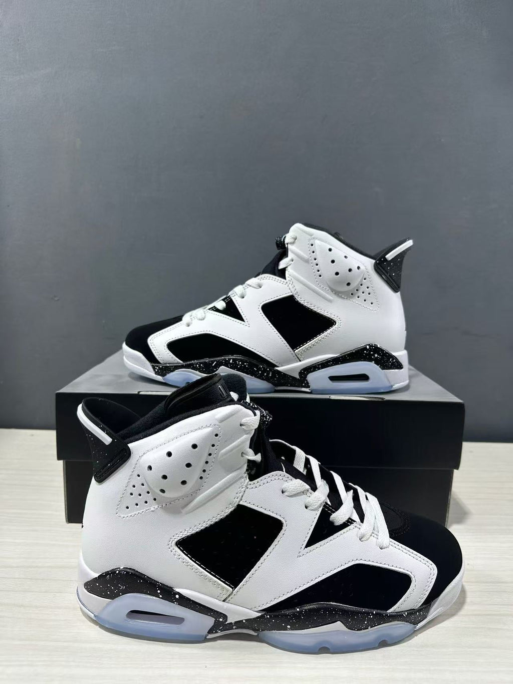 Air Jordan 6 Reverse Oreo Sneakers White Black CT8529-108 - product image from the listing.