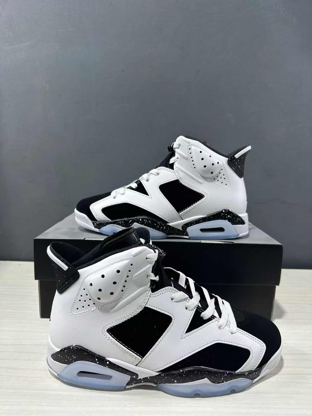 Air Jordan 6 Reverse Oreo Sneakers White Black CT8529-108 - product image from the listing.