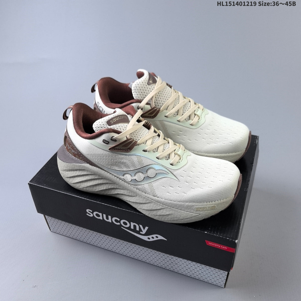 Saucony Triumph 22 Shoes for Running - product image from the listing.