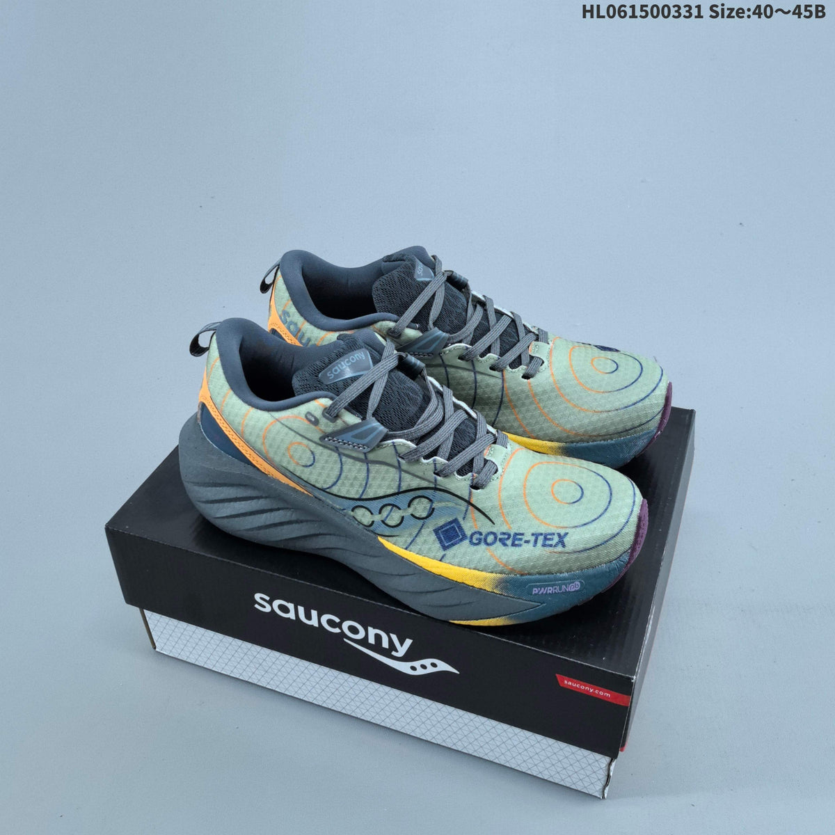 Saucony Triumph 22 GORE-TEX Shoes for Running - product image from the listing.