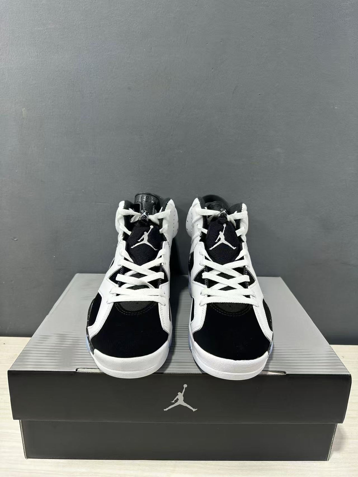Air Jordan 6 Reverse Oreo Sneakers White Black CT8529-108 - product image from the listing.