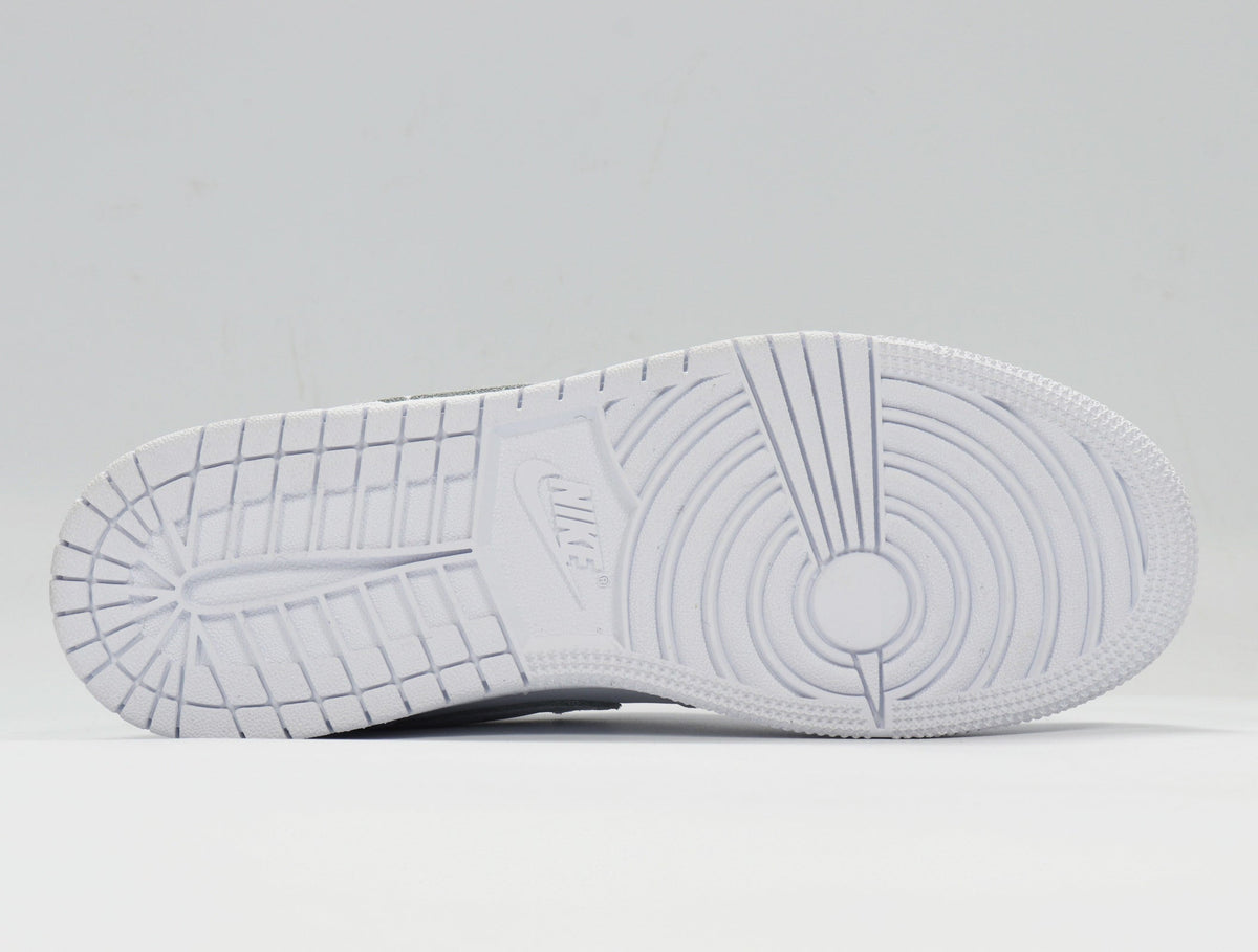 Air Jordan 1 Low White Pink Sneakers 554723-102 - product image from the listing.