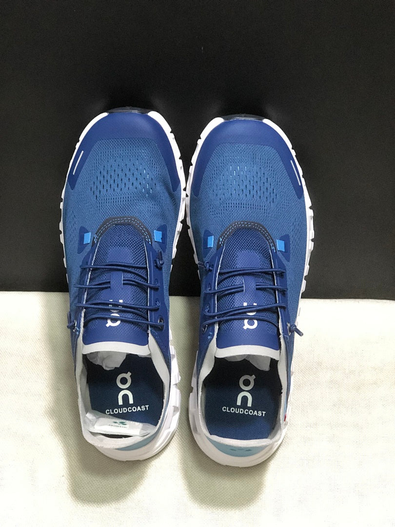 On Cloud 6 Coast Sneakers in Blue - product image from the listing.