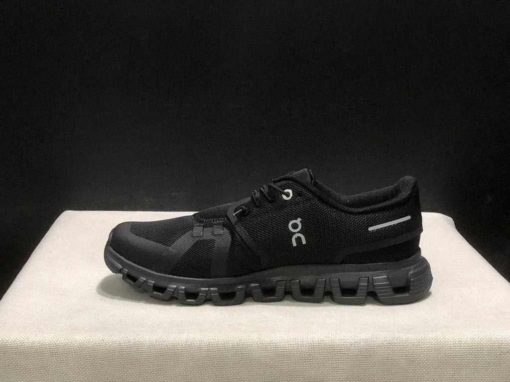 On Cloud 6 Sneakers in Black - product image from the listing.