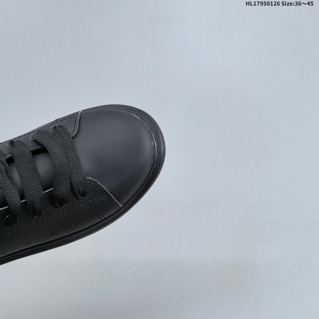 Alexander McQueen Low-Cut Sneakers in Black with Thick Sole - product image from the listing.