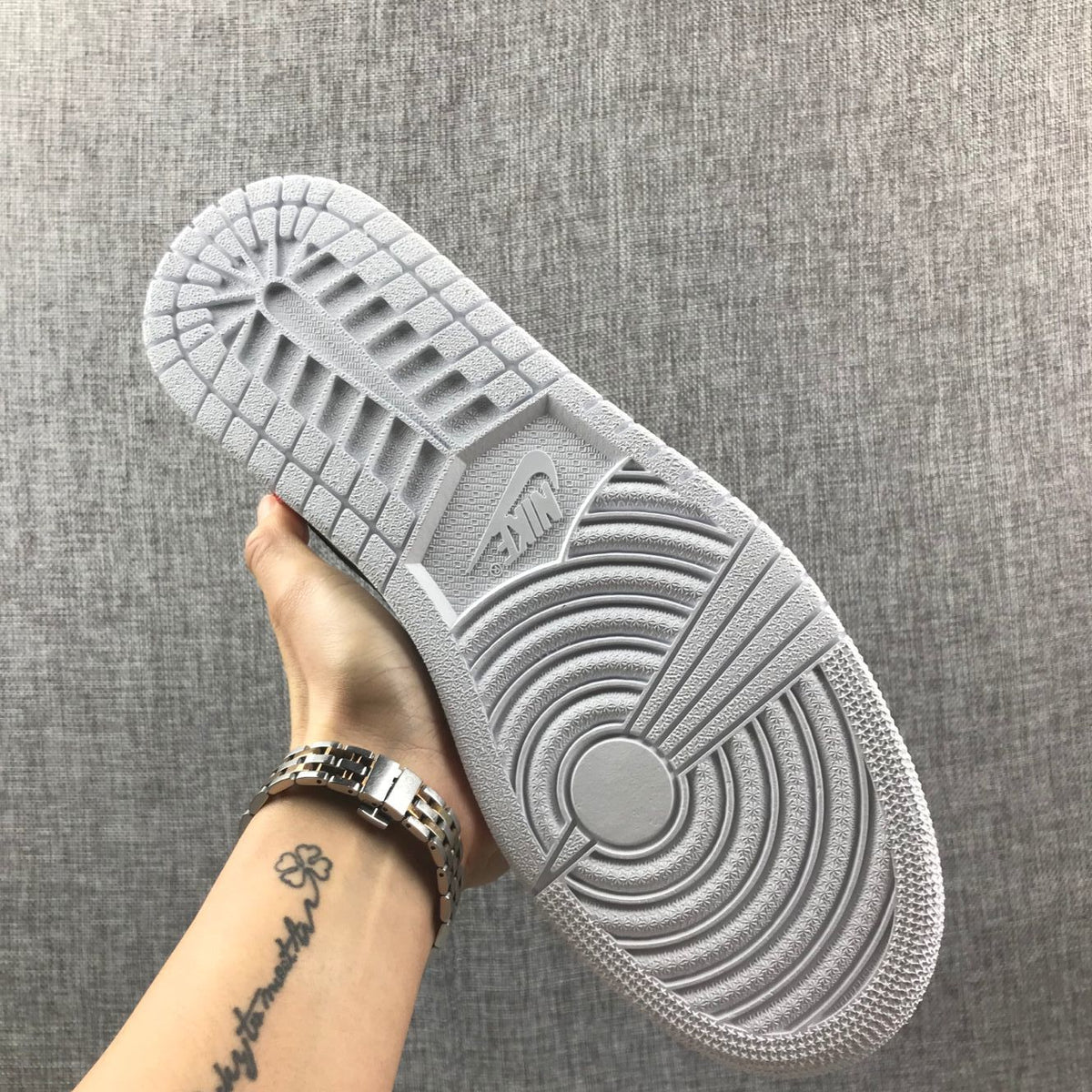 Air Jordan 1 Mid Sneakers in White Red 554724-116 - product image from the listing.