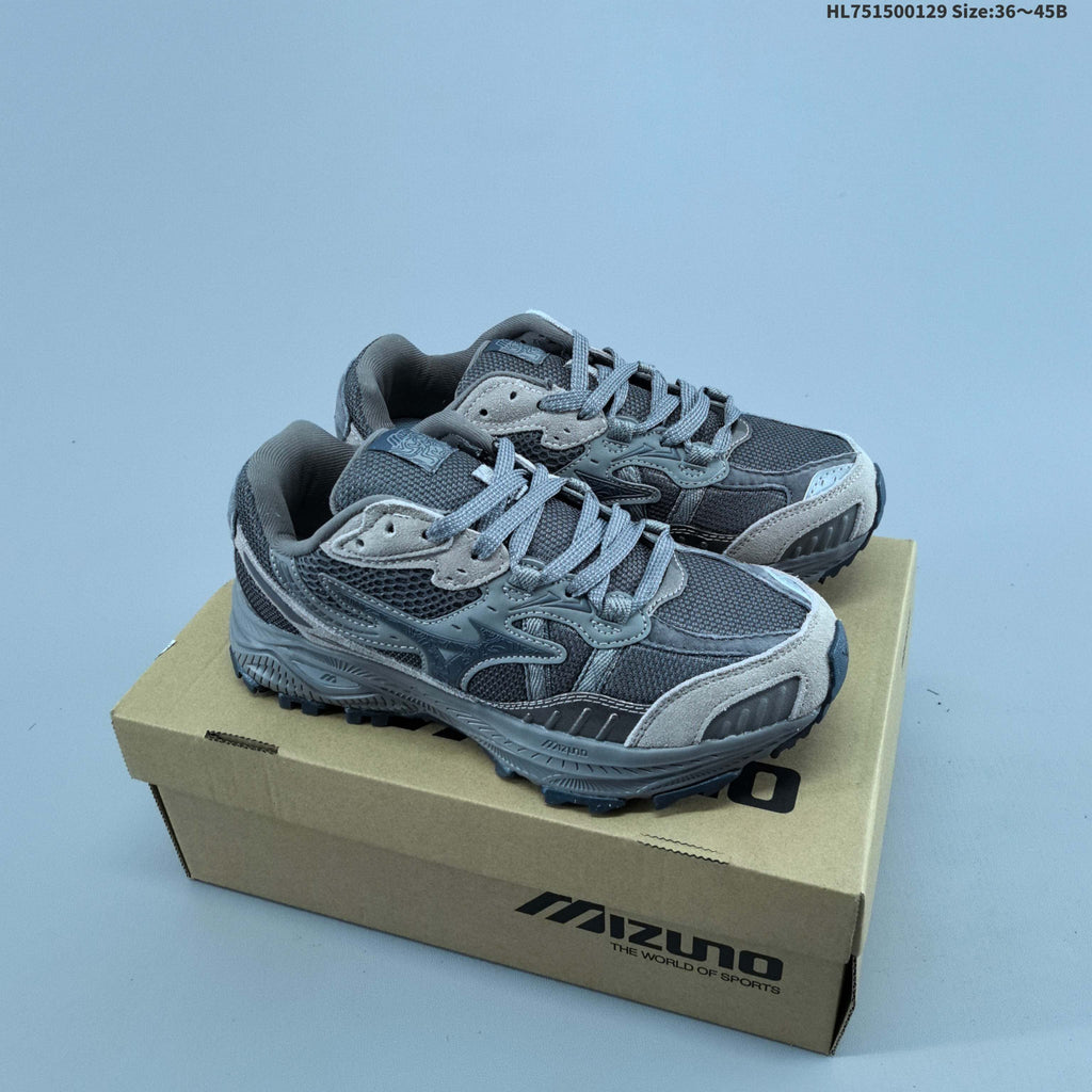 Mizuno Sportstyle Retro Sneakers for Running HL751500129 - product image from the listing.