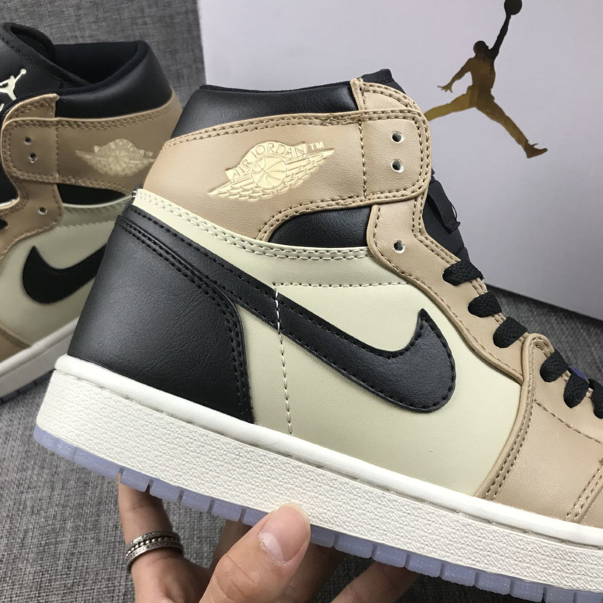 AH7389-003 Sneakers - Air Jordan 1 High Premium - product image from the listing.