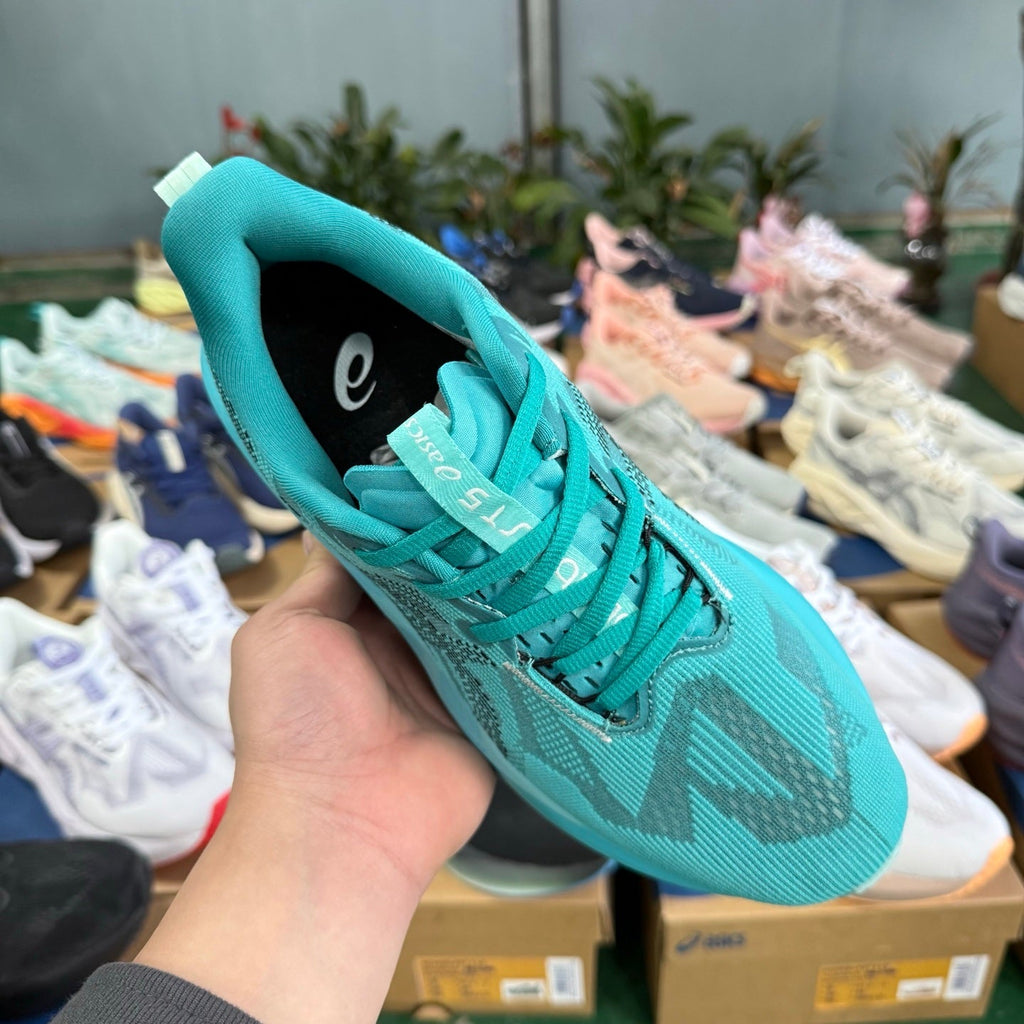 ASICS NOVABLAST 5 LE Running Shoes Lake in Blue - product image from the listing.