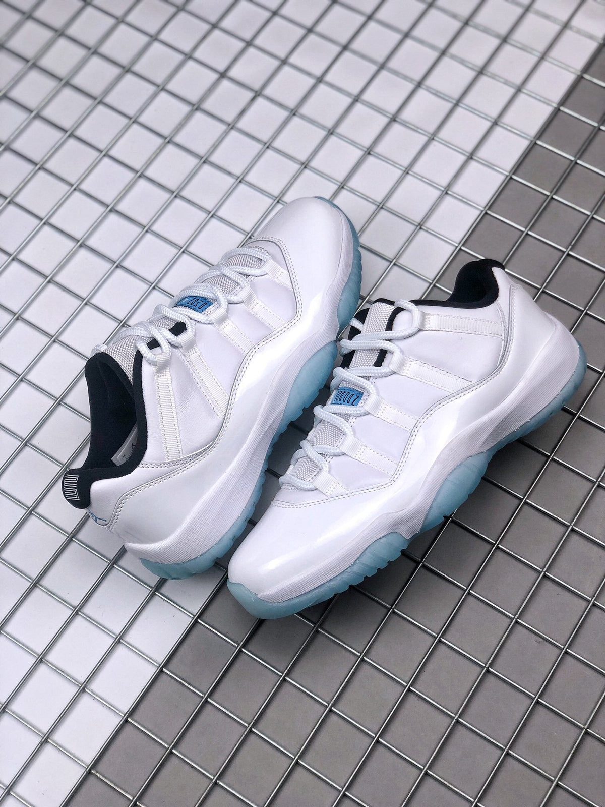 Air Jordan 11 Low Legend Blue Sneakers AV2187-117 - product image from the listing.