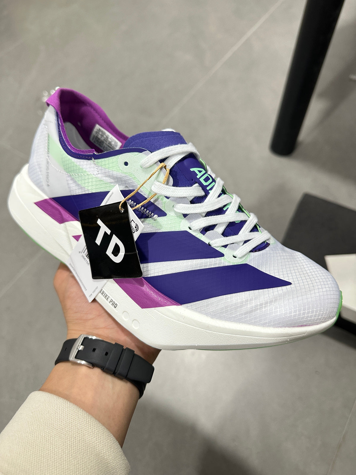 Nike ZoomX Invincible Run 3 in White Purple JR1656 - product image from the listing.