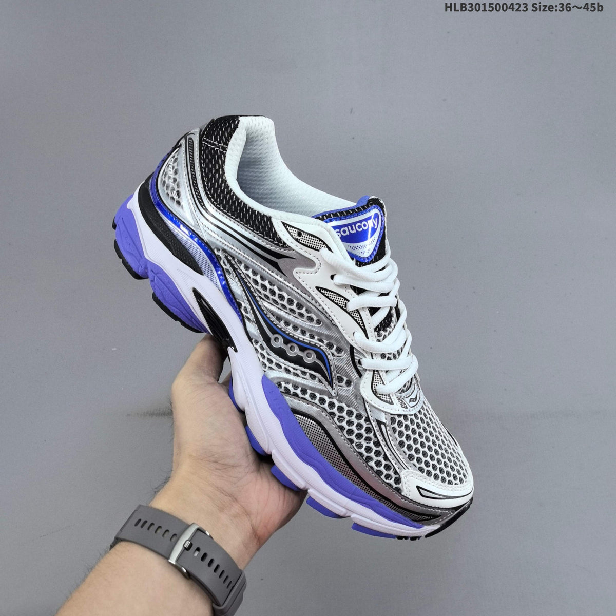 Saucony ProGrid Omni 9 Retro Sneakers for Running - product image from the listing.