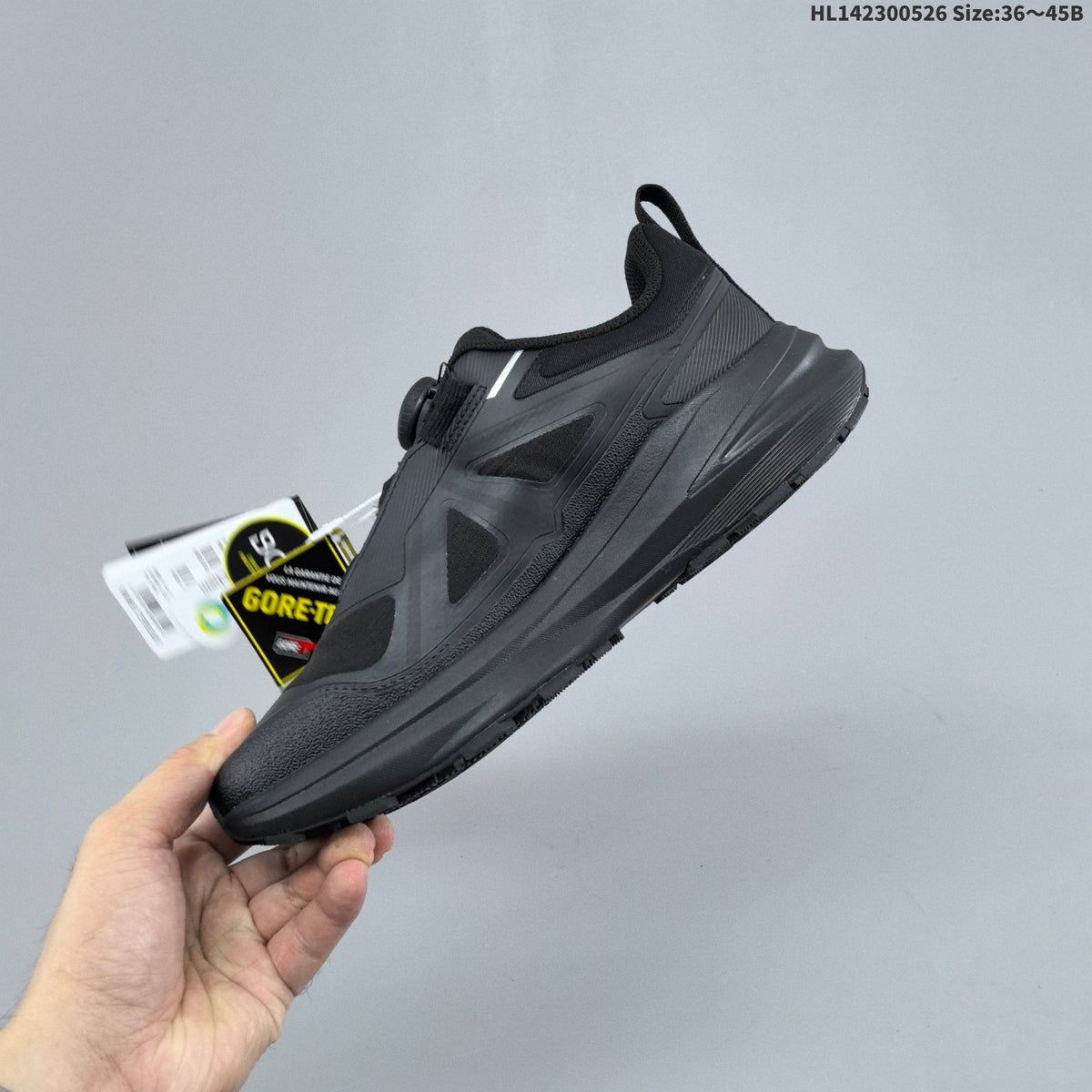 Descente LAVITATE 3.0 WIRE GTX Low-Top Sneakers in Black - product image from the listing.