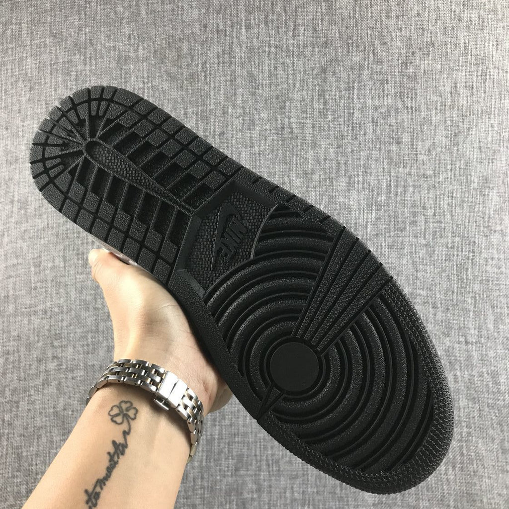 White Grey Dot Sneakers - Air Jordan 1 Retro High OG - product image from the listing.