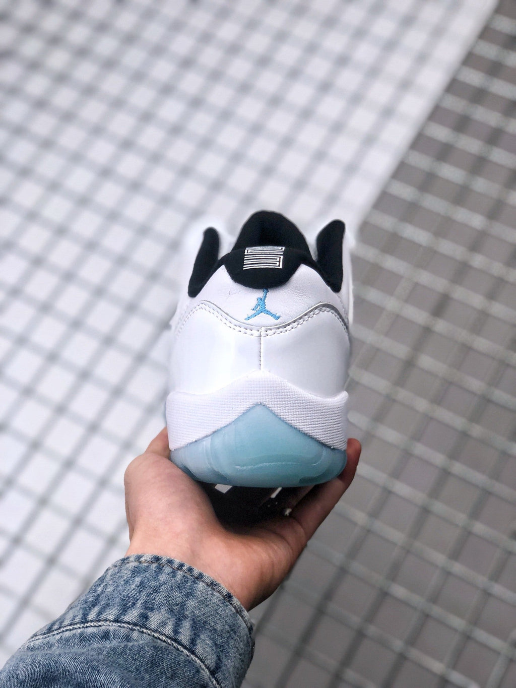 Air Jordan 11 Low Legend Blue Sneakers AV2187-117 - product image from the listing.