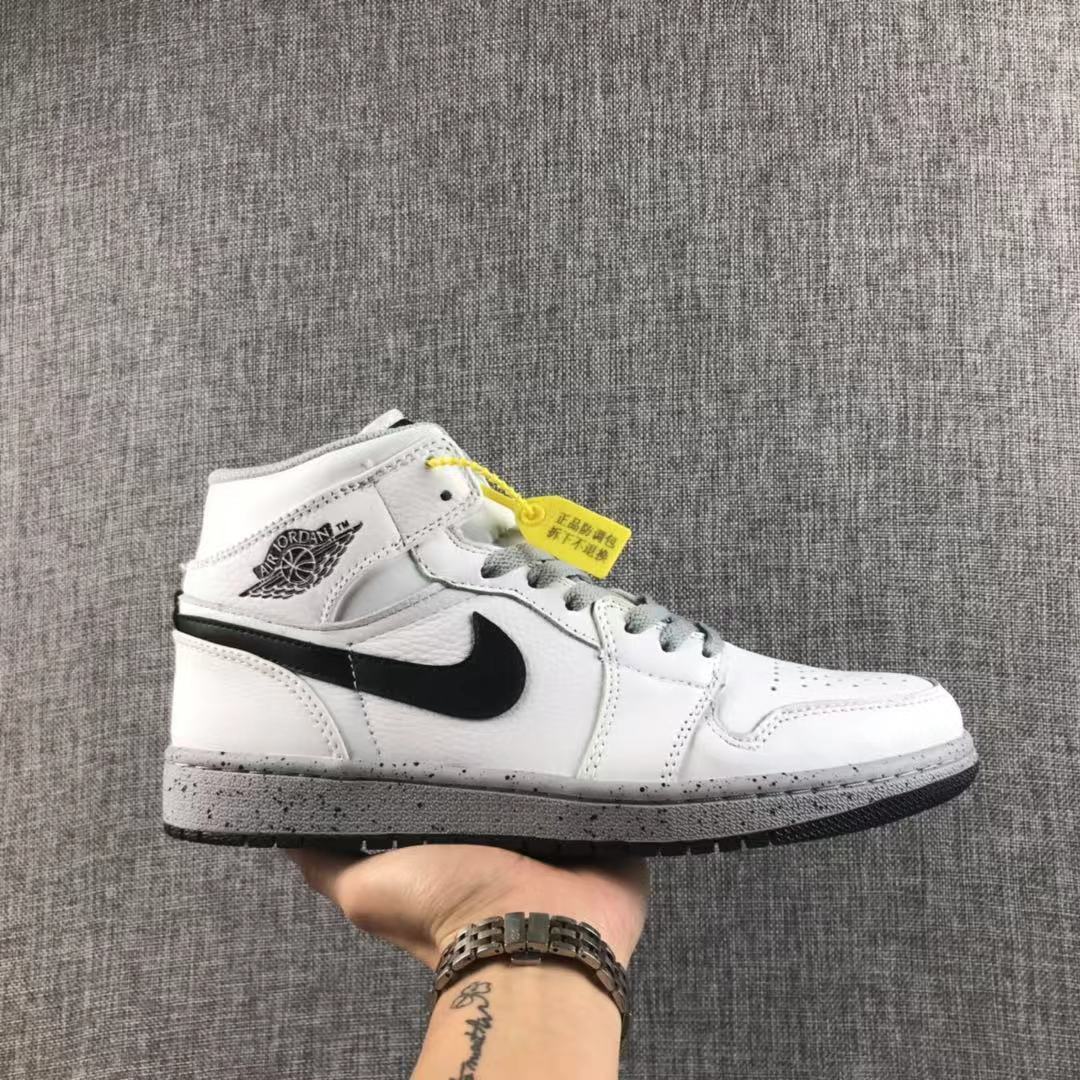 White Grey Dot Sneakers - Air Jordan 1 Retro High OG - product image from the listing.