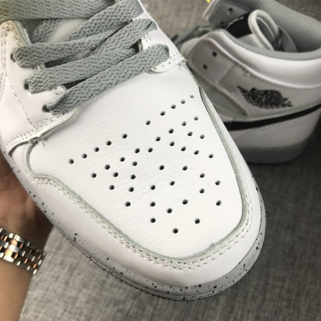 White Grey Dot Sneakers - Air Jordan 1 Retro High OG - product image from the listing.