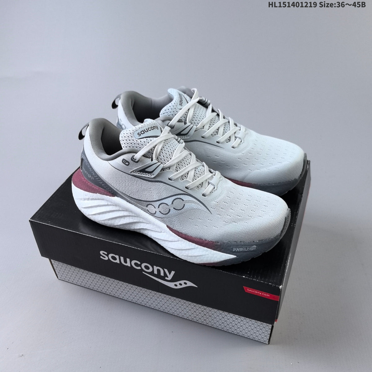Saucony Triumph 22 Shoes for Running - product image from the listing.