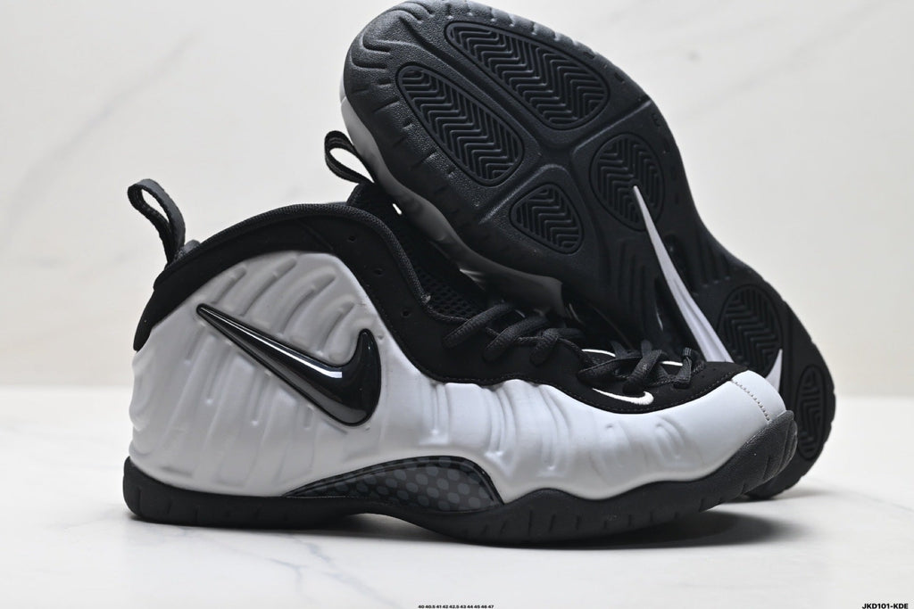 Nike Air Foamposite One Penny Hardaway Black White Trainers - product image from the listing.
