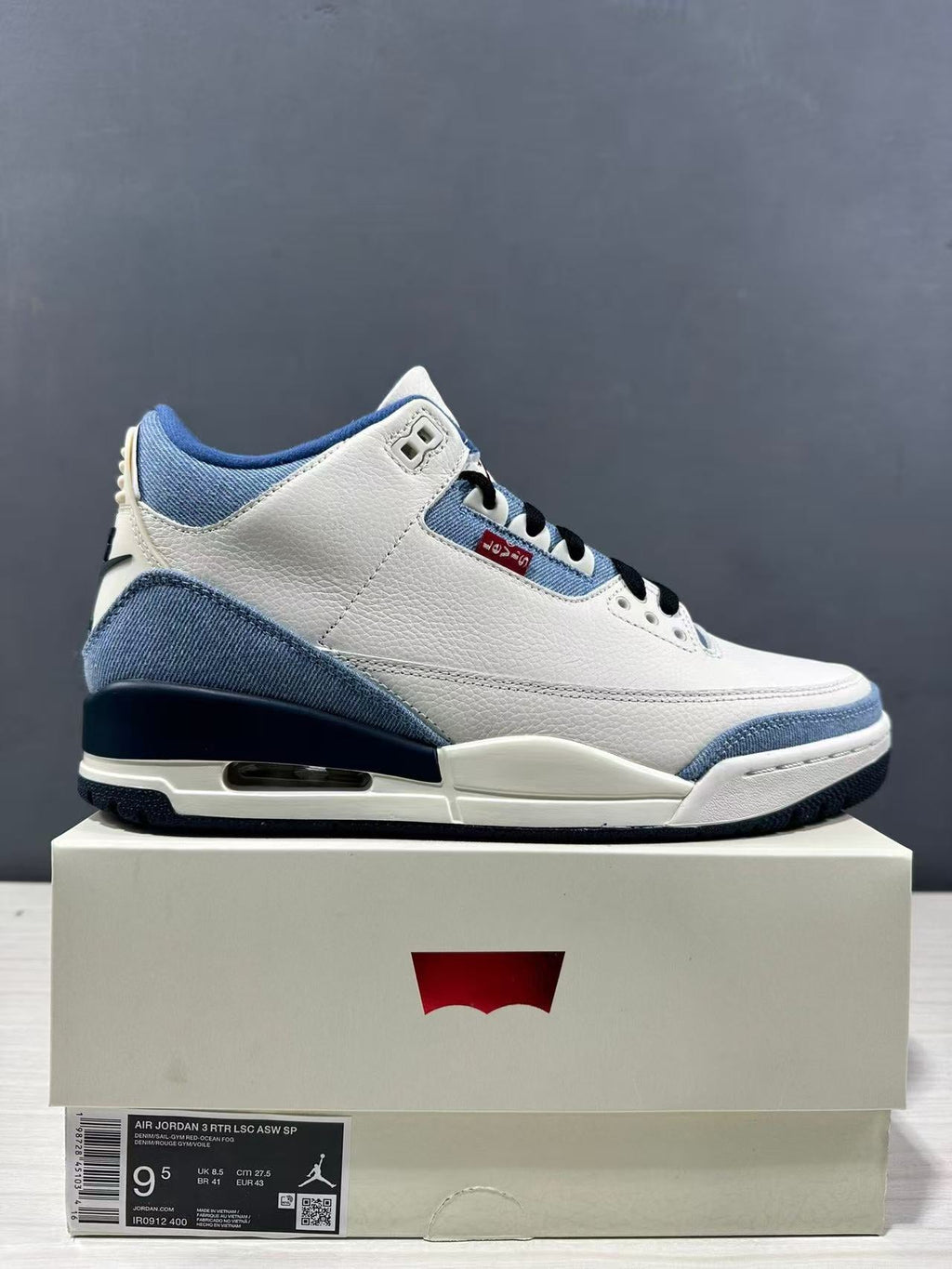 Air Jordan 3 Retro SP Sneakers White Blue IR0912-400 - product image from the listing.