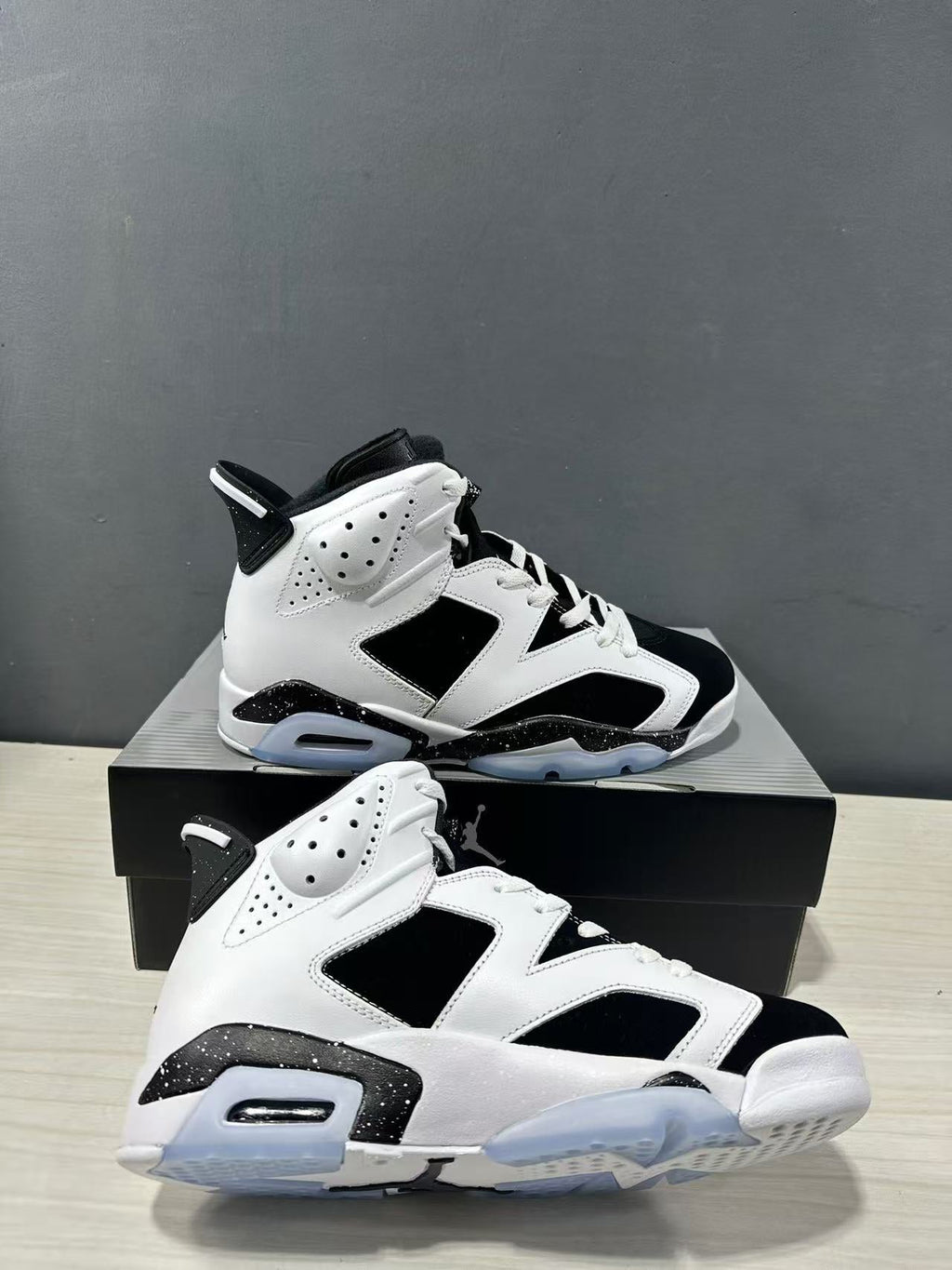Air Jordan 6 Reverse Oreo Sneakers White Black CT8529-108 - product image from the listing.