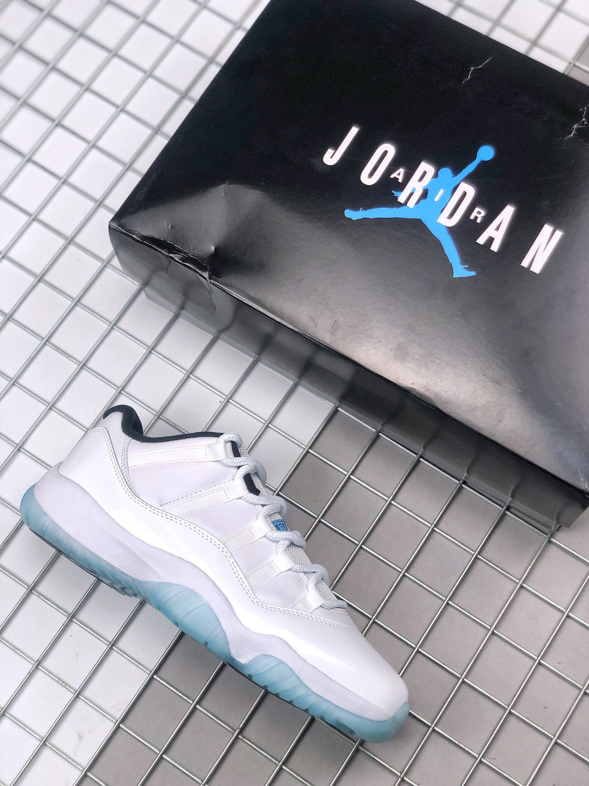 Air Jordan 11 Low Legend Blue Sneakers AV2187-117 - product image from the listing.