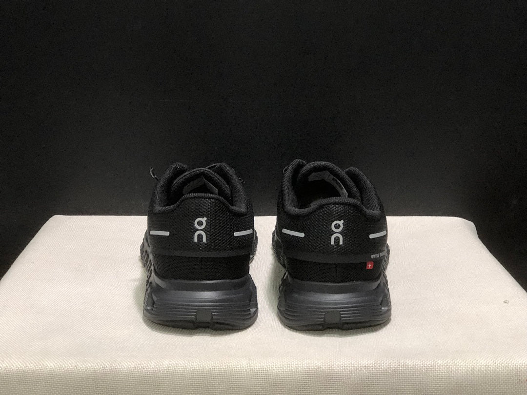 On Cloud 6 Sneakers in Black - product image from the listing.