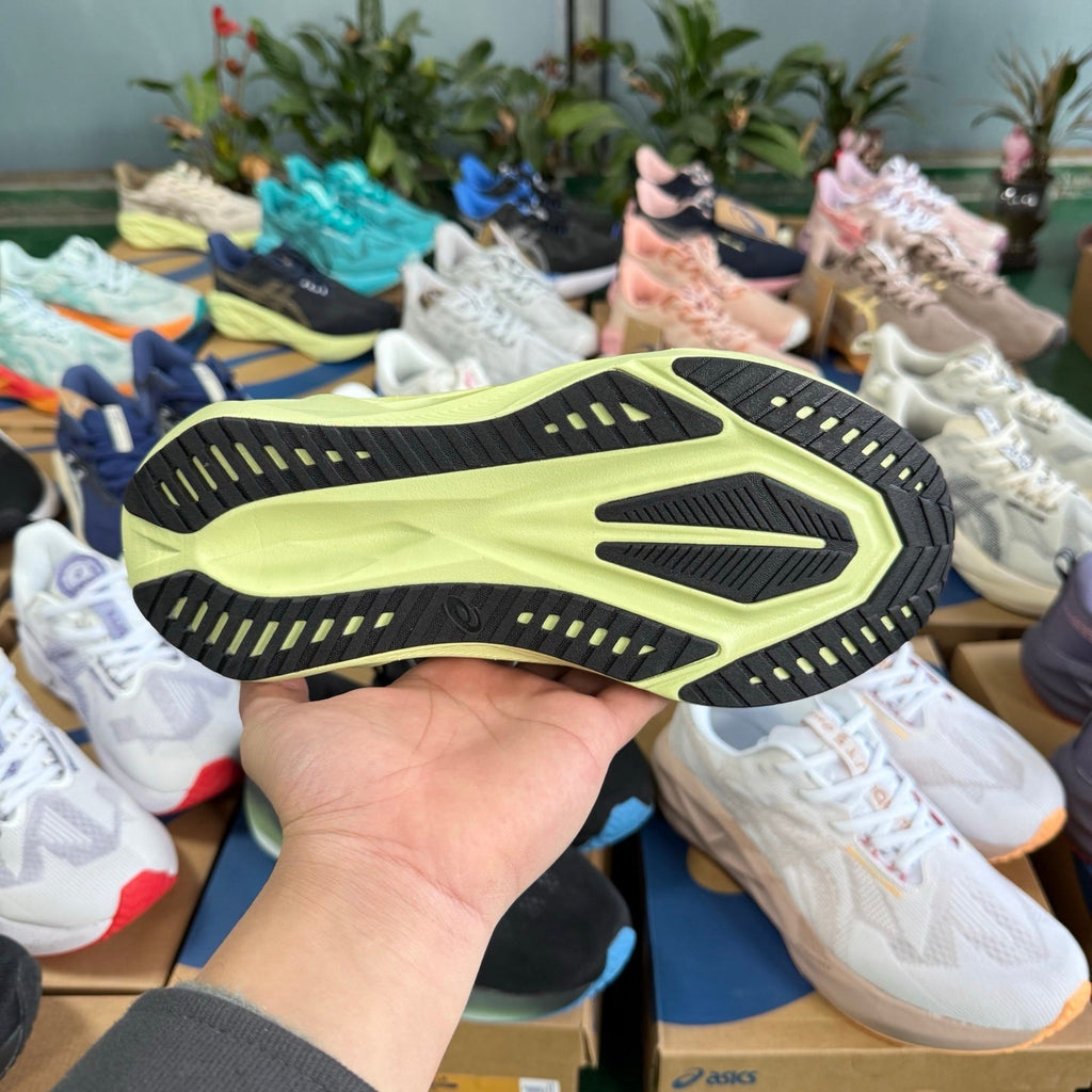 ASICS Novablast 5 LE Running Shoes in Dark Blue Yellow - product image from the listing.
