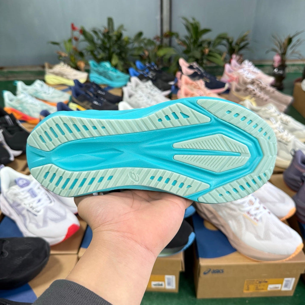 ASICS NOVABLAST 5 LE Running Shoes Lake in Blue - product image from the listing.