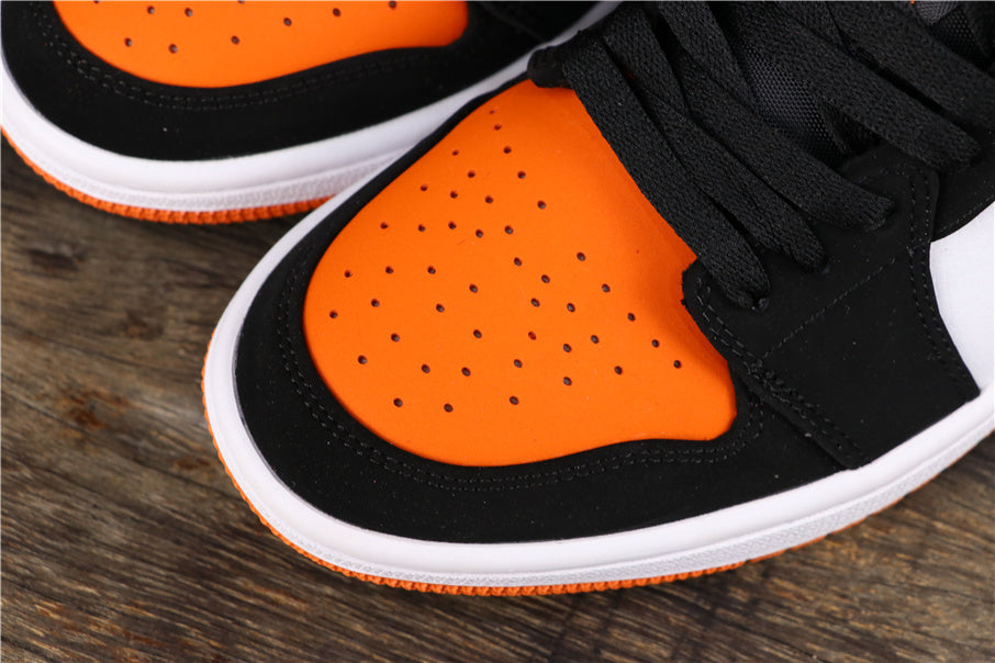 Shattered Backboard Sneakers - Air Jordan 1 Low 553558-128 - product image from the listing.