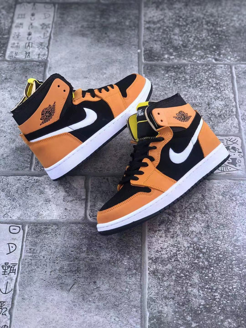 Air Jordan 1 Zoom CMFT Monarch Orange CT0978-002 - product image from the listing.