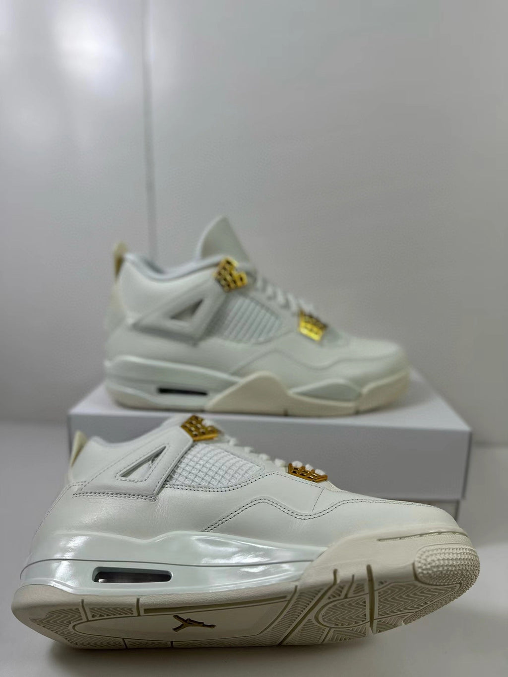 Air Jordan 4 Metallic Gold Sneakers White AQ9129-170 - product image from the listing.