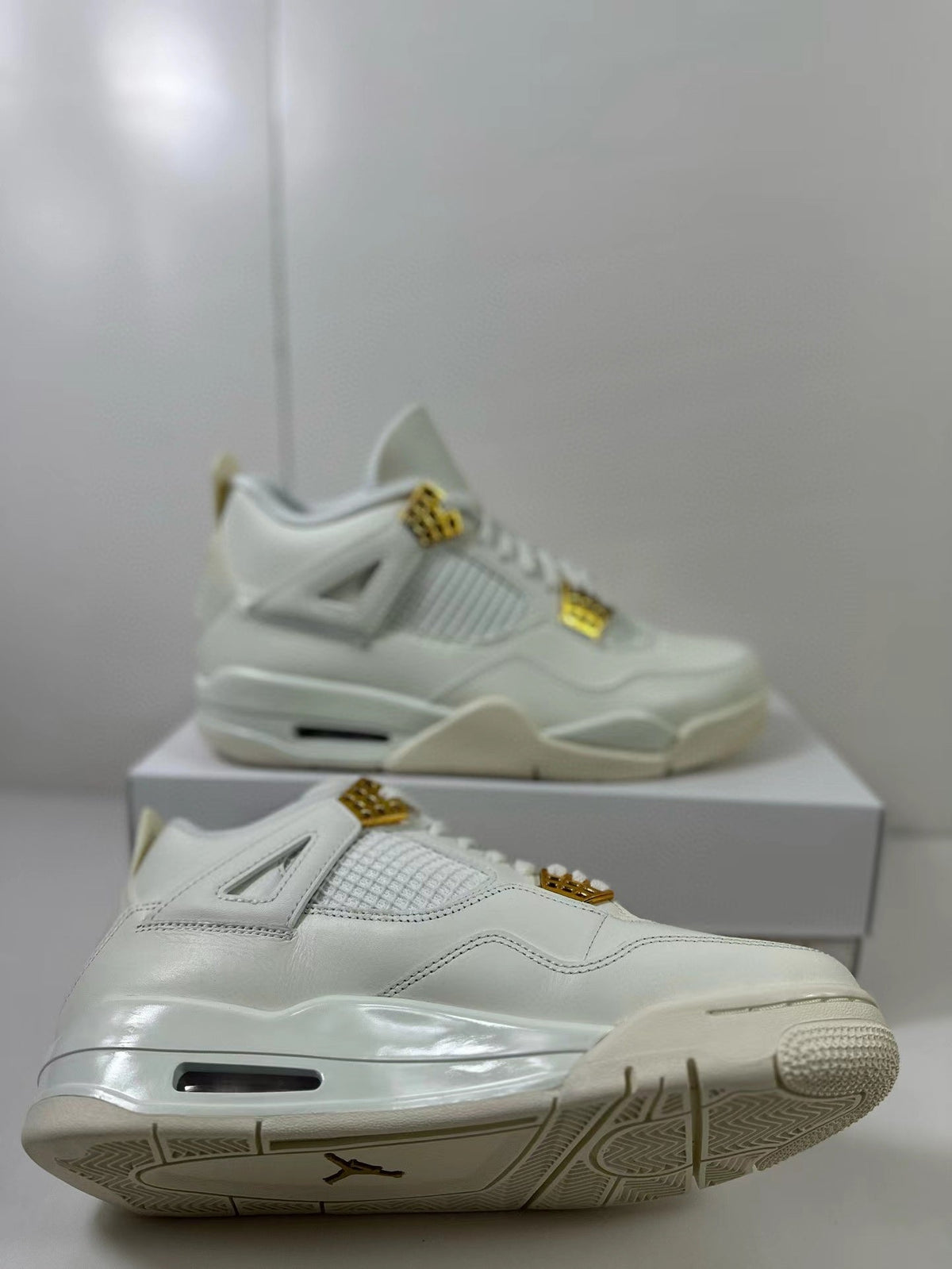 Air Jordan 4 Metallic Gold Sneakers White AQ9129-170 - product image from the listing.