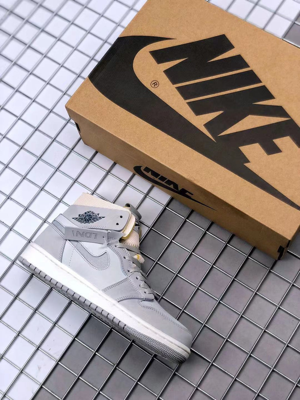 Air Jordan 1 Zoom Comfort London Sneakers Grey DH4268-001 - product image from the listing.