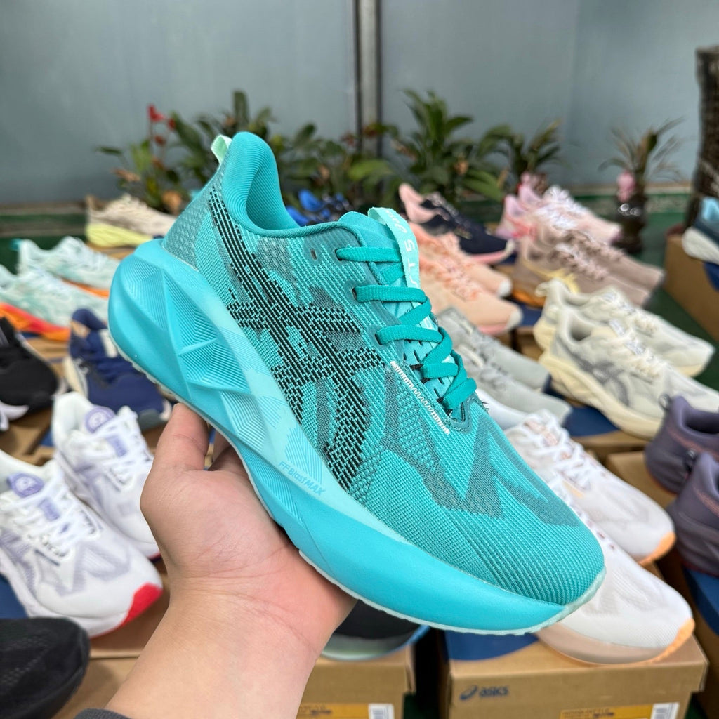 ASICS NOVABLAST 5 LE Running Shoes Lake in Blue - product image from the listing.