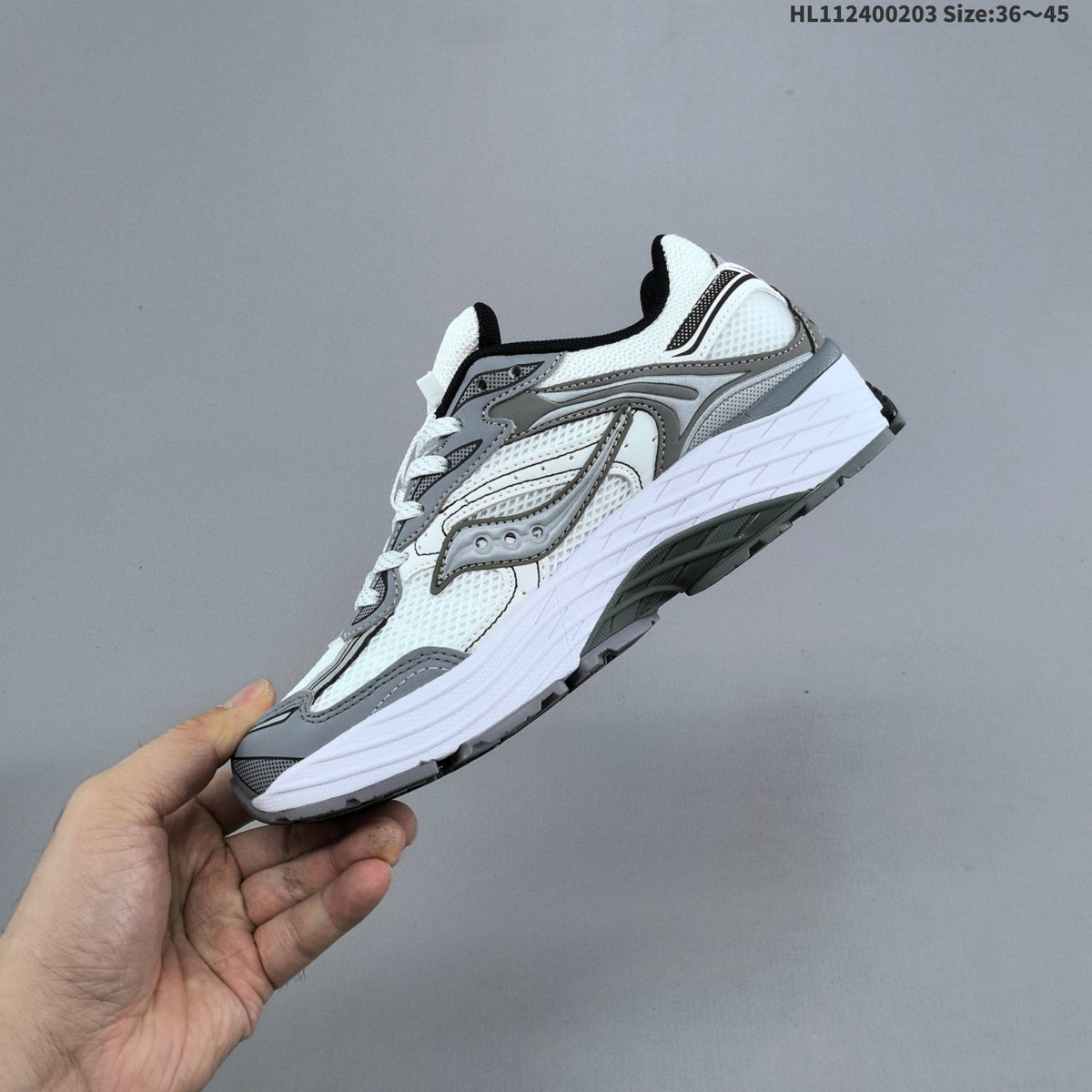 Saucony ProGrid Omni 9 Retro Shoes for Running - product image from the listing.