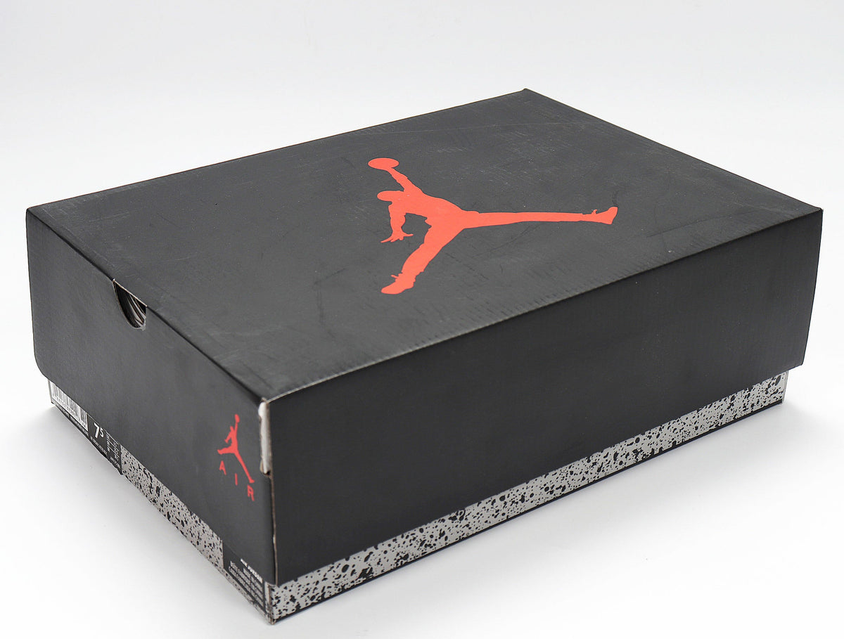 Air Jordan 5 Retro High-Top Sneakers in Black Silver AV9175-001 - product image from the listing.