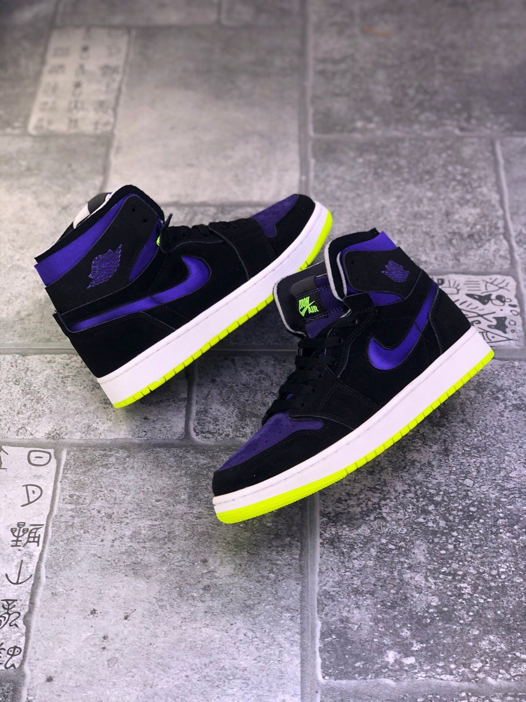 Nike Air Jordan 1 Zoom Air CMFT Lemon Venom Plum in Purple - product image from the listing.